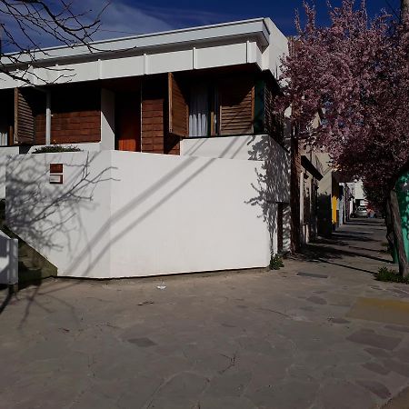 Ciruelo En Flor Bed & Breakfast Trelew Exterior photo